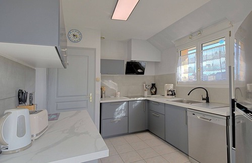 Penvins House | Beautiful private villa for 6 people with WIFI, TV, terrace and pets allowed