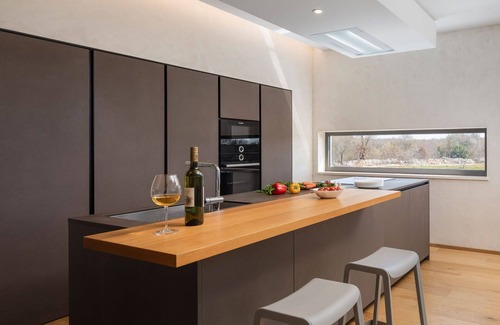Vodnjan Villa | Beautiful private villa for 14 people with WIFI, A/C, private pool, hot tub, TV, terrace and par.