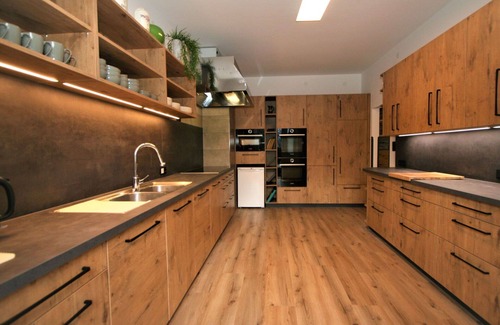 Fuegenberg House | Beautiful private villa for 25 guests with WIFI, TV, balcony and pets allowed