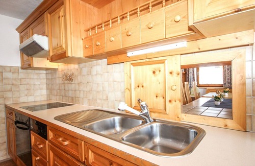 Flirsch House | Beautiful private villa for 10 guests with WIFI, TV, patio, pets allowed and parking