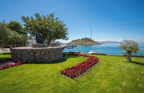 Sveti Juraj House | Beautiful private villa for 13 guests with WIFI, A/C, TV, terrace and pets allowed