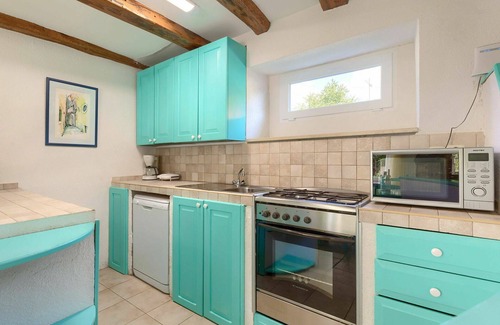 Laginji House | Beautiful private villa for 10 people with WIFI, private pool, TV, patio and pets allowed