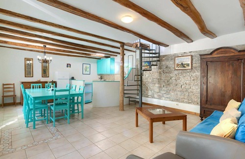 Laginji House | Beautiful private villa for 10 people with WIFI, private pool, TV, patio and pets allowed