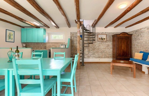 Laginji House | Beautiful private villa for 10 people with WIFI, private pool, TV, patio and pets allowed