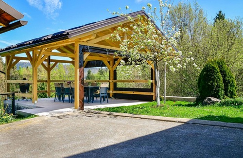 Trsce House | Beautiful private villa with WIFI, hot tub, A/C, private pool, TV, patio, pets allowed and parking