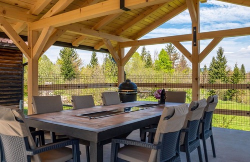 Trsce House | Beautiful private villa with WIFI, hot tub, A/C, private pool, TV, patio, pets allowed and parking