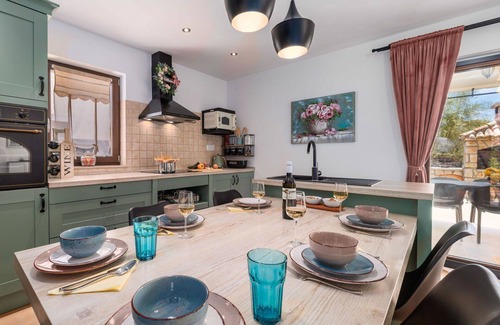 Sveti Ivan Dobrinjski House | Beautiful private villa with private pool, A/C, WIFI, TV, terrace, pets allowed and parking