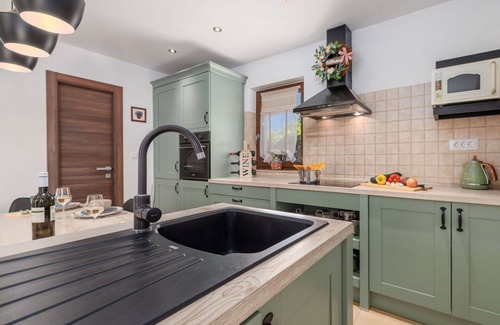 Sveti Ivan Dobrinjski House | Beautiful private villa with private pool, A/C, WIFI, TV, terrace, pets allowed and parking