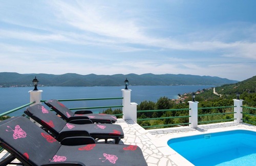 Cove Tri Zala (Zrnovo) Villa | Beautiful private villa with private pool, WIFI, A/C, TV, terrace, pets allowed and parking