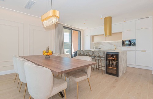 Zaton Villa | Beautiful private villa for 8 people with WIFI, private pool, hot tub, A/C, TV, terrace and park.