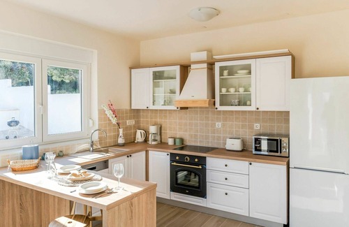 Pridraga House | Beautiful private villa for 10 people with WIFI, A/C, private pool, TV, patio and pets allowed