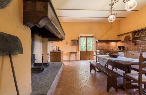 Bucine Villa | Beautiful private villa with WIFI, private pool, A/C, patio, pets allowed and panoramic view
