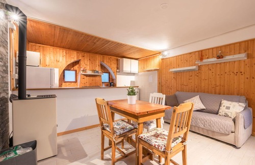 Armeno House | Beautiful private villa for 4 people with WIFI, TV, patio and pets allowed