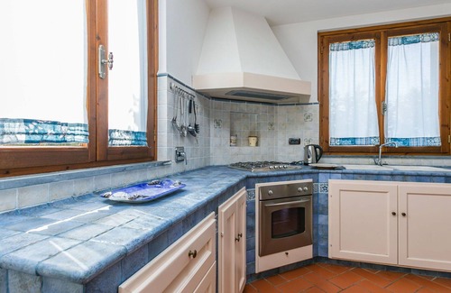 Cecina House | Beautiful private villa with WIFI, private pool, hot tub, A/C, TV, patio and pets allowed