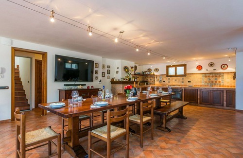 Cecina House | Beautiful private villa with WIFI, private pool, hot tub, A/C, TV, patio and pets allowed