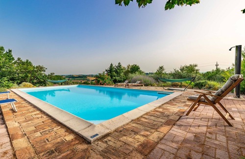 Bettolelle Villa | Beautiful private villa for 12 people with private pool, WIFI, TV, panoramic view and parking