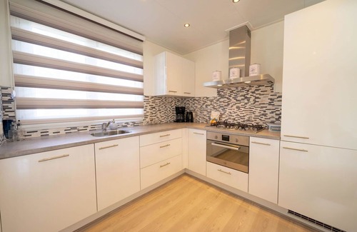 Susteren House | Beautiful private villa for 10 people with pool, WIFI, TV and terrace