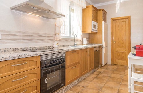 Rute House | Beautiful private villa with A/C, private pool, WIFI, TV, patio, pets allowed and parking