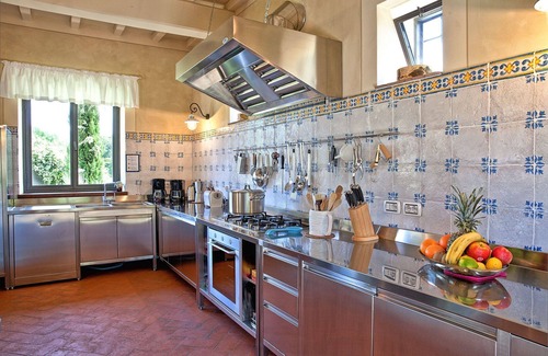 Porrena Villa | Beautiful private villa with WIFI, private pool, TV, patio, pets allowed and panoramic view