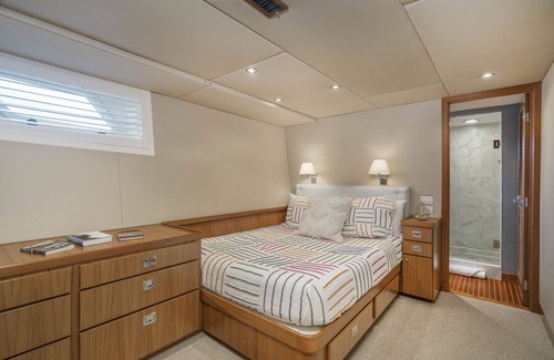 Poulsbo Boat Rental | Beautiful Private Yacht in the Seattle area