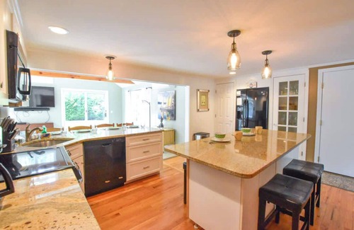 Brewster House | Beautiful Property w/Separate Apartment!