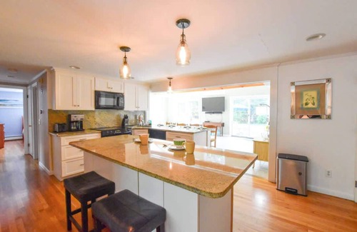 Brewster House | Beautiful Property w/Separate Apartment!