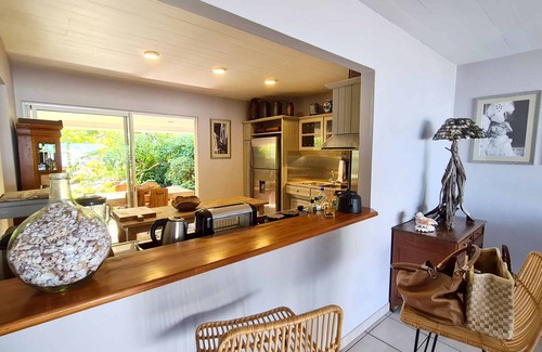 Punaauia House | Beautiful property with 2 bedrooms, swimming pool and view over the sea