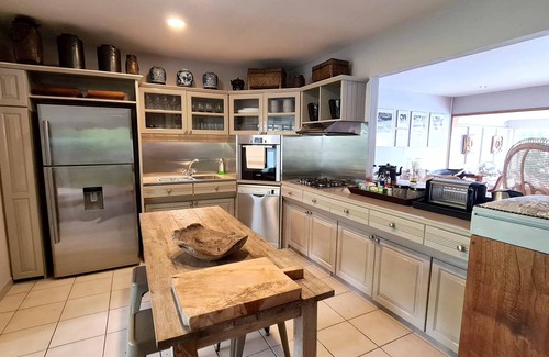 Punaauia House | Beautiful property with 2 bedrooms, swimming pool and view over the sea