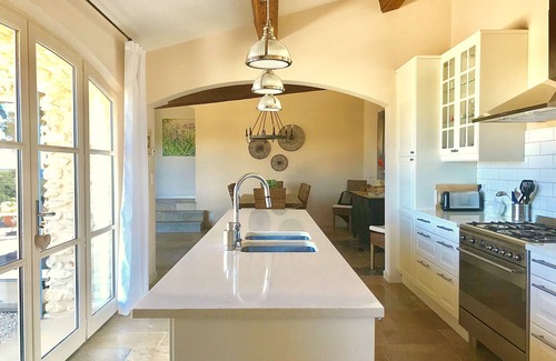 Lourmarin Villa | Beautiful Provençal villa with views, pool & air conditioning