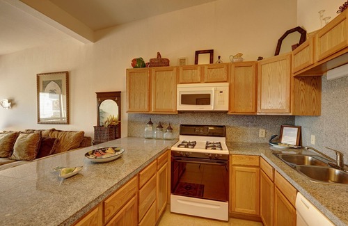 Port Aransas Condo | Beautiful Quaint Condo Just Steps To The Beach - Living The Good Life!