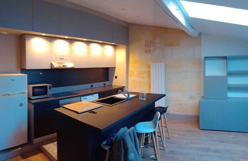 Bordeaux Golden Triangle Apartment | Beautiful, quiet apartment in the heart of town