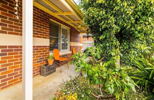 Hamlyn Heights House | Beautiful quiet home, Geelong West cafes – for families, LGBT guests, pets