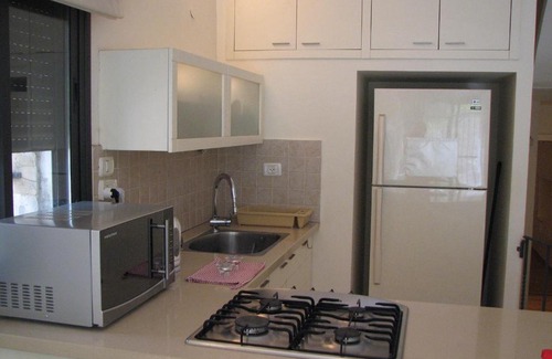 Mamilla Apartment | Beautiful & quiet garden apartment