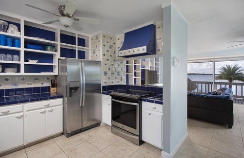 Key West House | Beautiful quiet neighborhood. Sunsets! Huge pool! 10 min to Key West