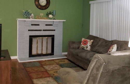 Forest House | Beautiful ranch home on a quiet street with a great location