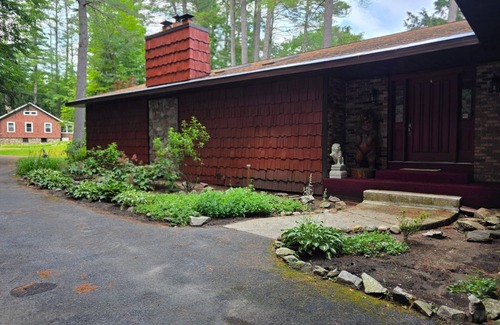 Lake Luzerne House | Beautiful Ranch on private lake in the Adirondacks