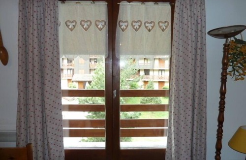 Bourg-Saint-Maurice Apartment | Beautiful renovated apartment of 7 people in residence with summer pool.