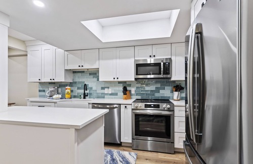 Hilton Head Island Condo | Beautiful remodeled Condo w/Pool Walk to Beach, Coligny, Celebration Park !