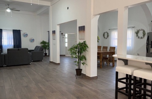 Metapan House | Beautiful, recently built, contemporary brick style home.