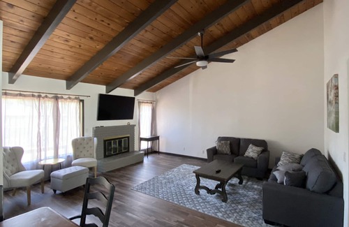 Medford Condo | Beautiful, recently remodeled 2bed/2bath condo available. Pets welcomed too!