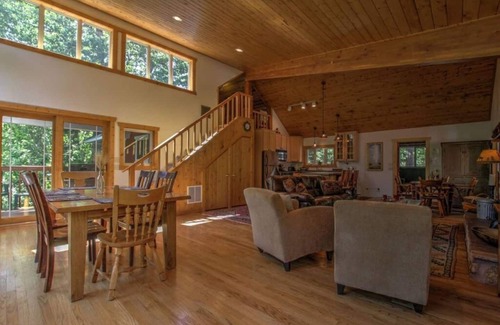 Red Lodge House | Beautiful Red Lodge Cabin right on the river and only minutes from town.