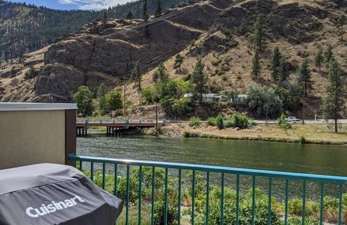 Okanagan-Similkameen Condo | Beautiful relaxing large condo, steps from the beach.