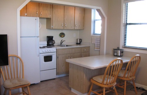 St. Pete Beach Apartment | BEAUTIFUL RELAXING ST PETE BEACH 3 NIGHT MINIMUM TOTALLY DRY THRU BOTH STORMS