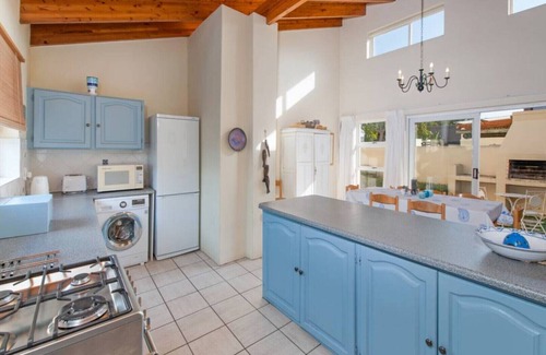 Voelklip House | Beautiful relaxing Hermanus home