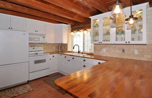 Snowbird Cabin | Beautiful Remodeled 5 Bedroom 3000 sq ft Cabin in the Iconic Vivian Park Area