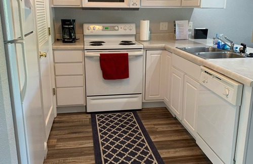 Lakeland Condo | Beautiful Remodeled Fully Furnished 2BR 2BA Condo W/Pool