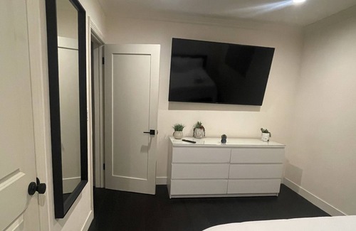 Lawndale House | Beautiful Remodeled home close to the beach