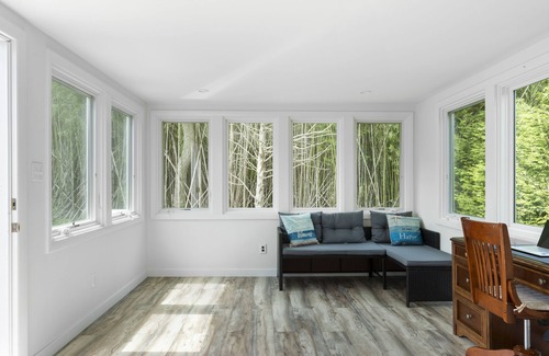 East Quogue House | Beautiful remodeled 2 bedroom home — 5 min from the beach! 20 percent for week