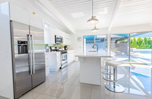 Racquet Club Estates House | Beautiful! Remodeled Mid-Century Alexander with SALTWATER pool, spa, bikes!