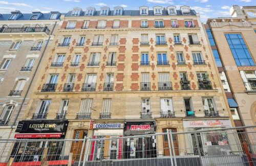 Levallois-Perret Apartment | Beautiful renovated studio metro